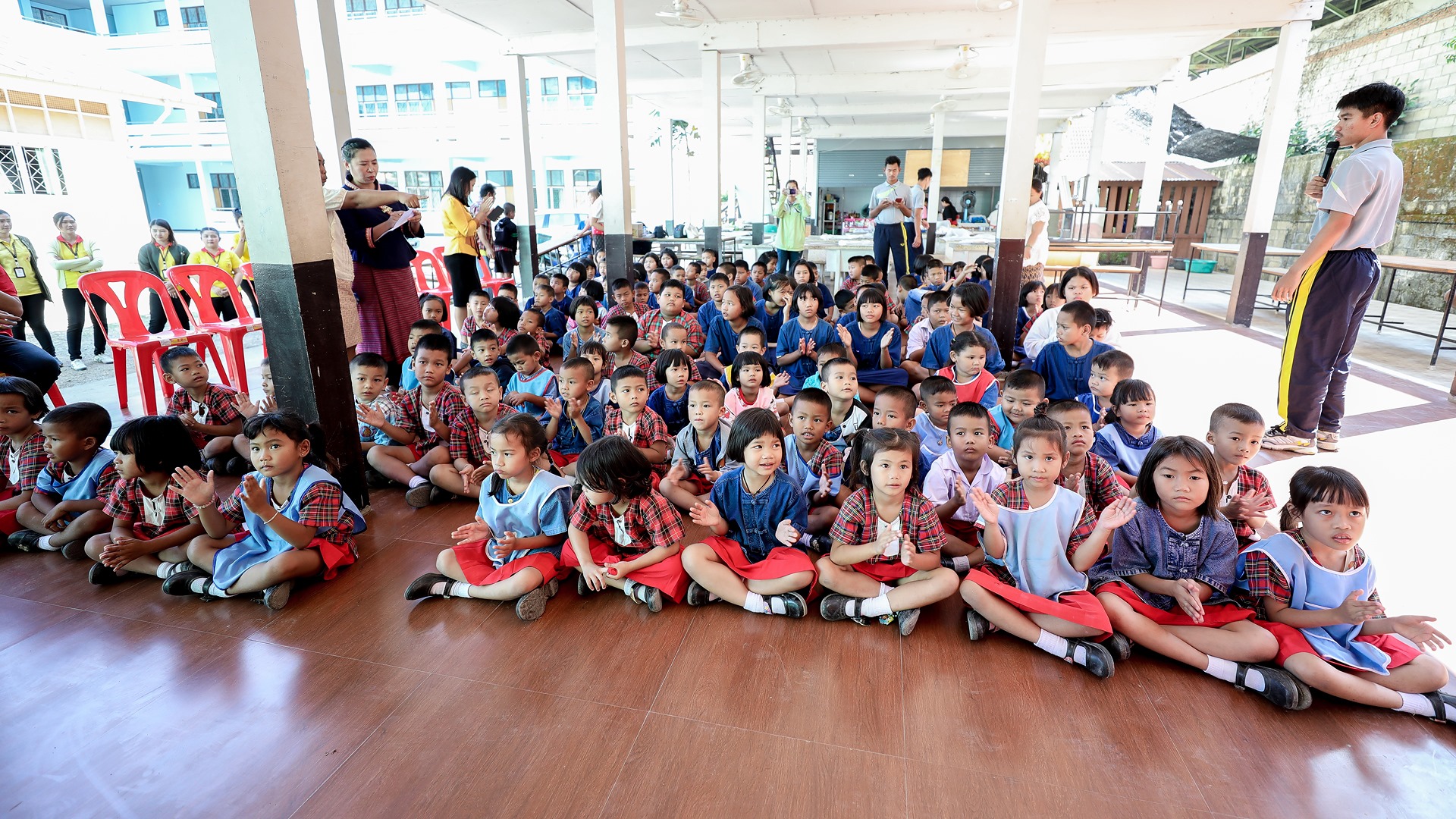 ร่วมมอบทุนการศึกษา ร.ร.เทศบาล 4 (บ้านไทรงาม)