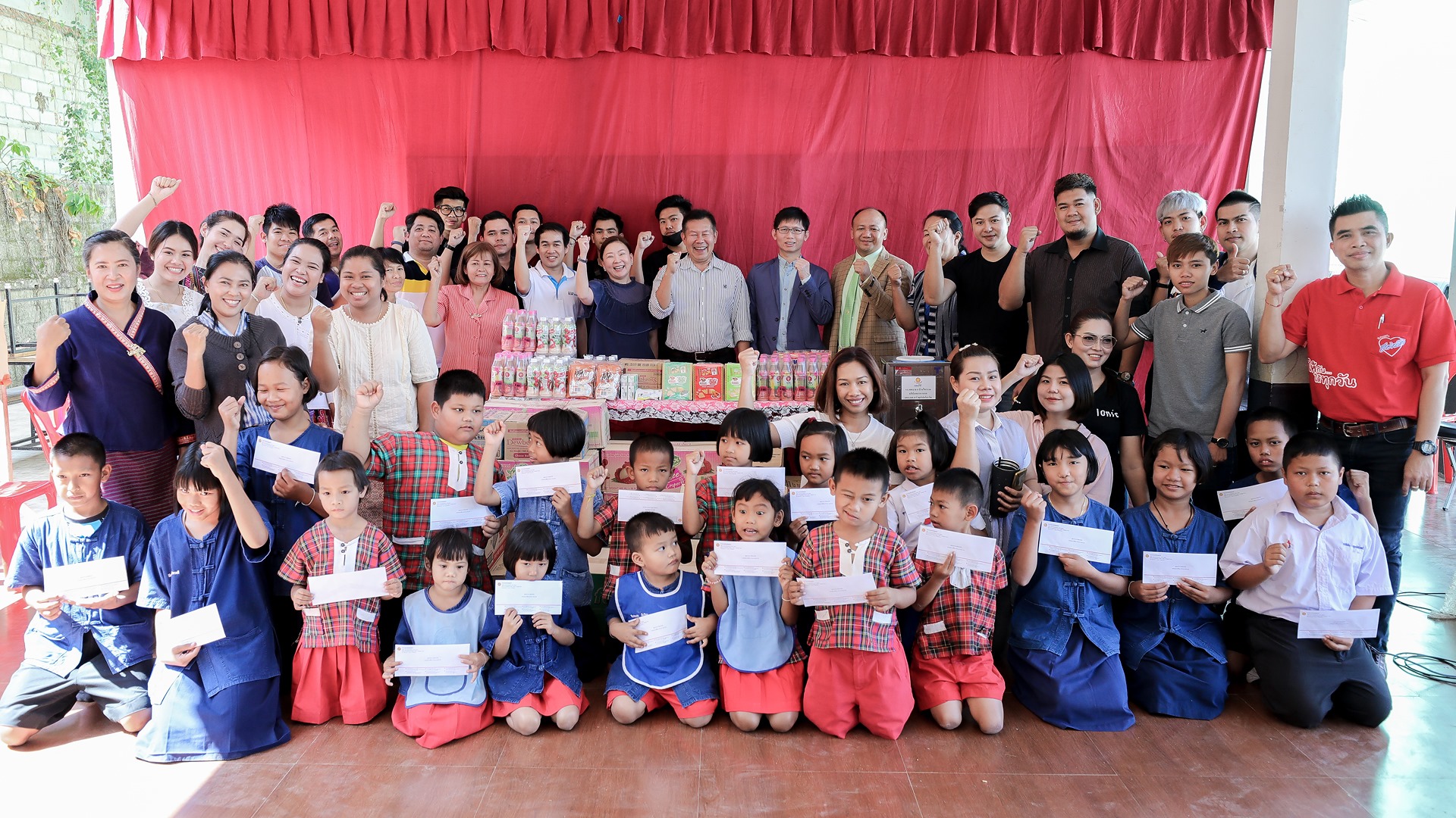 ร่วมมอบทุนการศึกษา ร.ร.เทศบาล 4 (บ้านไทรงาม)