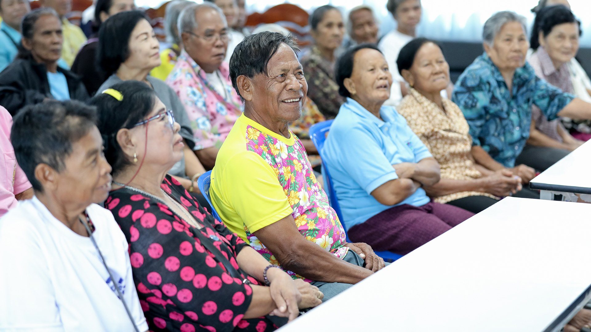 เทศบาลเมืองเพชรบูรณ์ มอบเบี้ยยังชีพ แบบ Delivery ป้องกันติดเชื้อโควิด 19